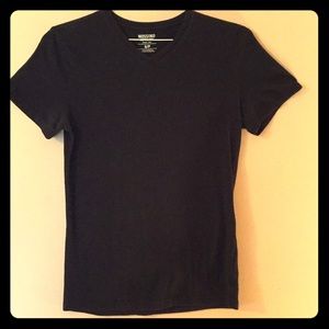 Women's black v neck t-shirt